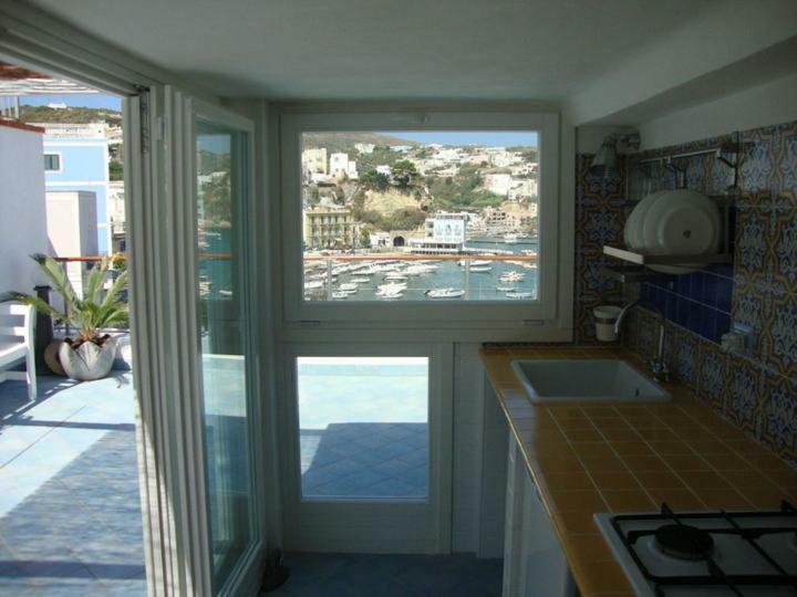 La Mansarda Sul Porto Apartment Ponza Exterior photo